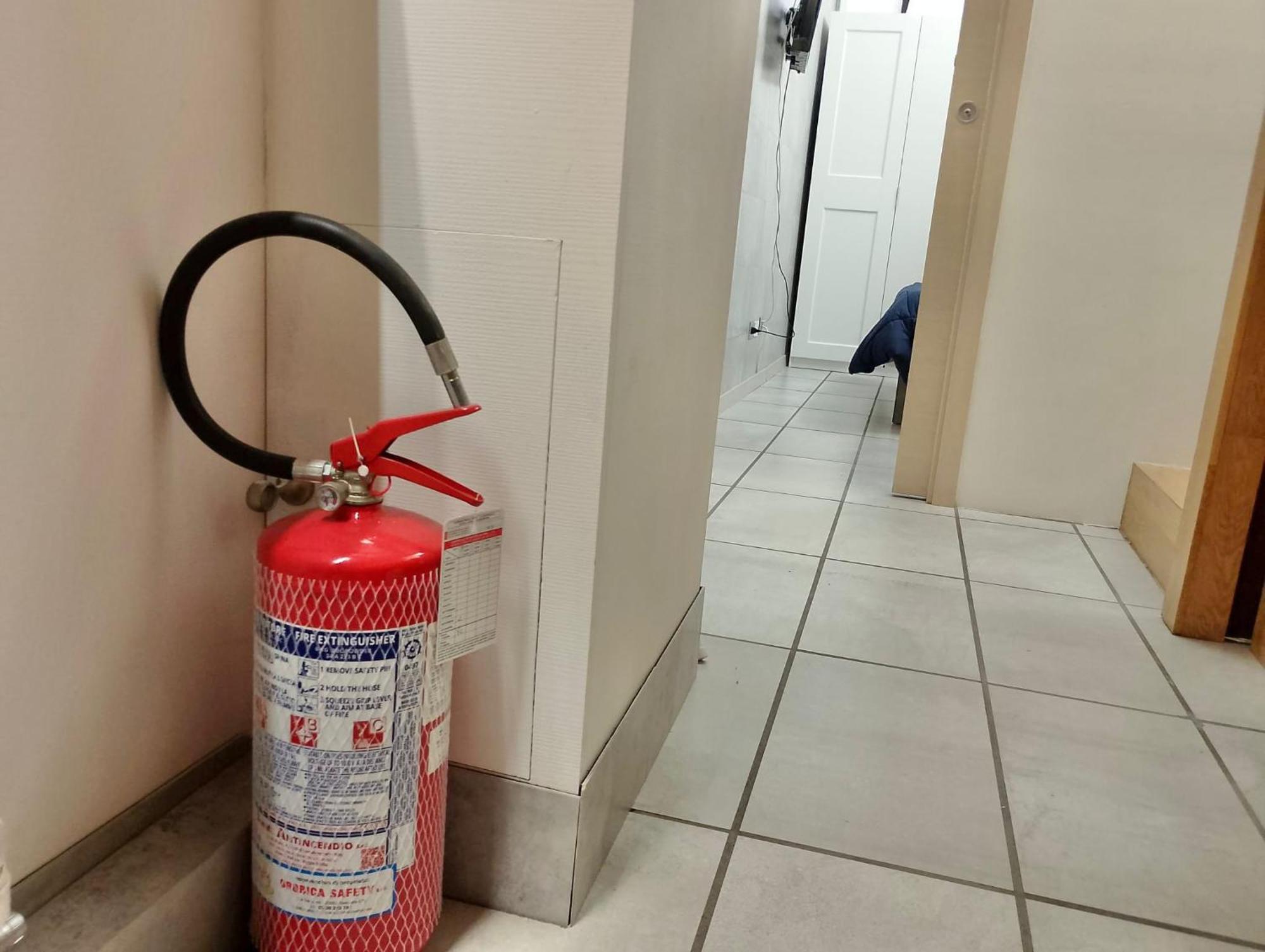 "R&P Apartment", Short Term Stay, Elegant Design, Bisceglie Metro Station, Easy For San Siro And Fiera Milano, Free Parking, Milan